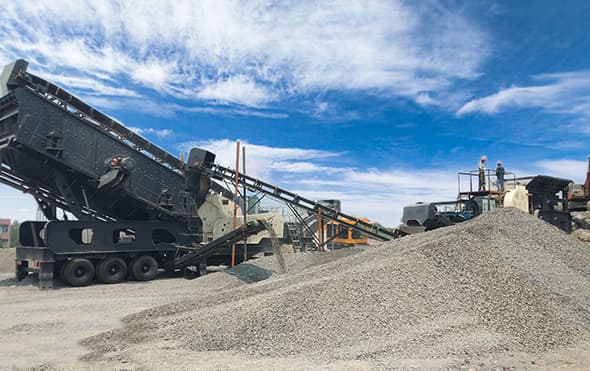 Mobile impact crusher for crushing linestone